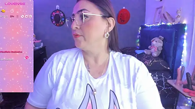 Snapshot of Ivonnee__ chatting on 01-12-25, 02:35 Ivonnee online show from 01-12-25, 02:35