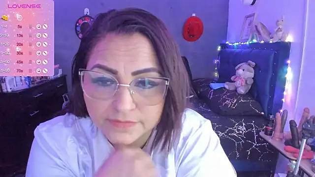 Snapshot of Ivonnee__ chatting on 01-12-25, 05:45 Ivonnee online show from 01-12-25, 05:45