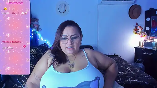 Snapshot of Ivonnee__ chatting on 01-18-25, 05:31 Ivonnee online show from 01-18-25, 05:31