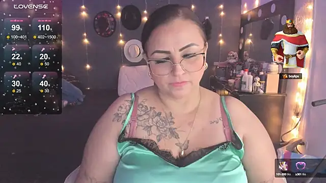 Snapshot of Ivonnee__ chatting on 02-18-25, 07:10 Ivonnee online show from 02-18-25, 07:10