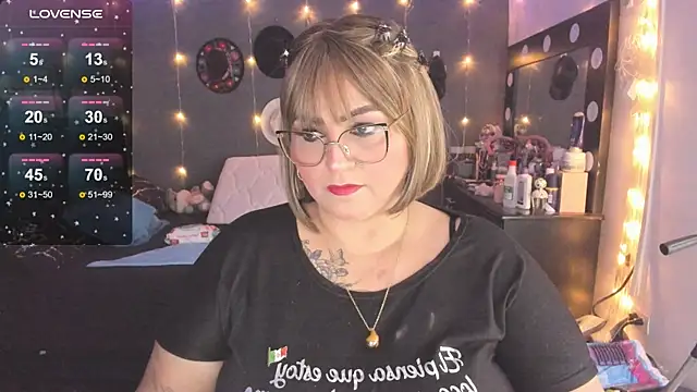 Snapshot of Ivonnee__ chatting on 02-19-25, 03:50 Ivonnee online show from 02-19-25, 03:50