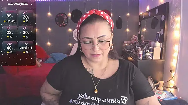 Snapshot of Ivonnee__ chatting on 02-26-25, 06:47 Ivonnee online show from 02-26-25, 06:47