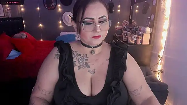Snapshot of Ivonnee__ chatting on 03-02-25, 02:19 Ivonnee online show from 03-02-25, 02:19