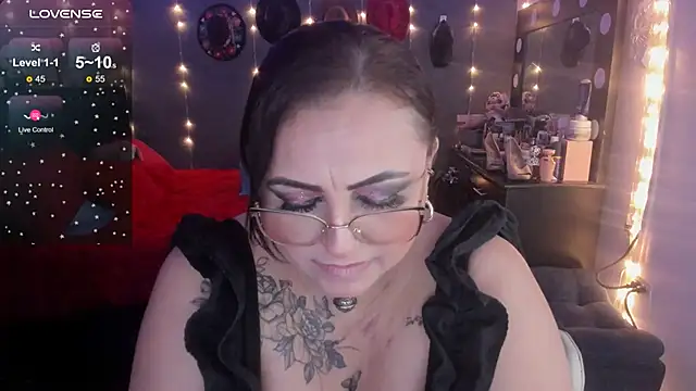 Snapshot of Ivonnee__ chatting on 03-02-25, 05:23 Ivonnee online show from 03-02-25, 05:23