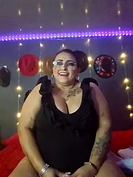 Snapshot of Ivonnee__ chatting on 03-02-25, 08:27 Ivonnee online show from 03-02-25, 08:27