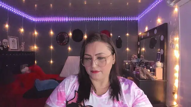 Snapshot of Ivonnee__ chatting on 03-07-25, 03:29 Ivonnee online show from 03-07-25, 03:29