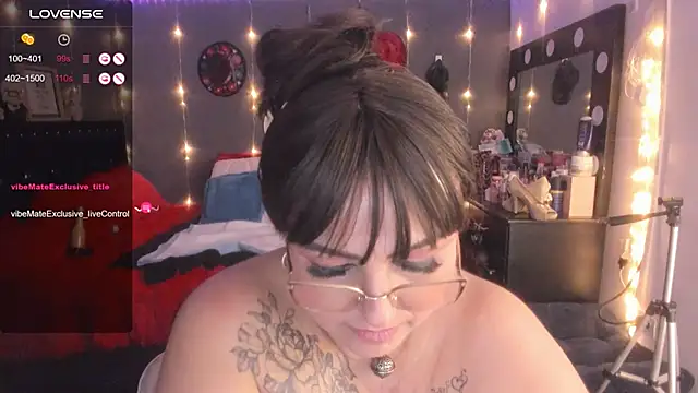 Snapshot of Ivonnee__ chatting on 03-11-25, 07:37 Ivonnee online show from 03-11-25, 07:37