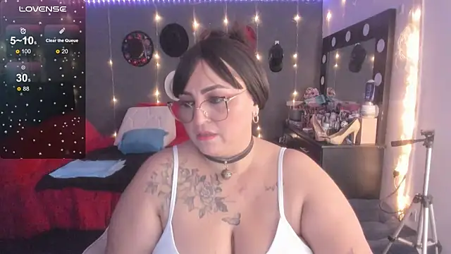 Snapshot of Ivonnee__ chatting on 03-12-25, 03:24 Ivonnee online show from 03-12-25, 03:24