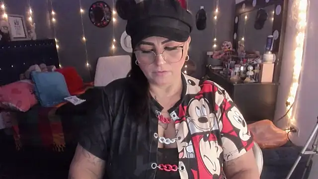 Snapshot of Ivonnee__ chatting on 03-16-25, 03:47 Ivonnee online show from 03-16-25, 03:47