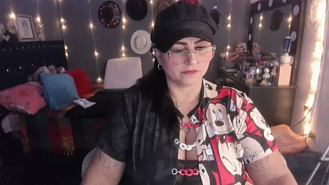 Snapshot of Ivonnee__ chatting on 03-16-25, 06:53 Ivonnee online show from 03-16-25, 06:53