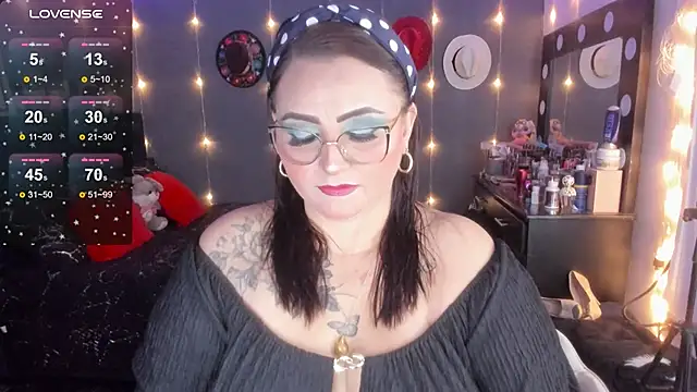 Snapshot of Ivonnee__ chatting on 03-23-25, 02:59 Ivonnee online show from 03-23-25, 02:59