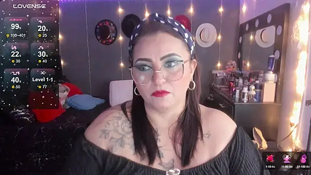 Snapshot of Ivonnee__ chatting on 03-23-25, 06:58 Ivonnee online show from 03-23-25, 06:58