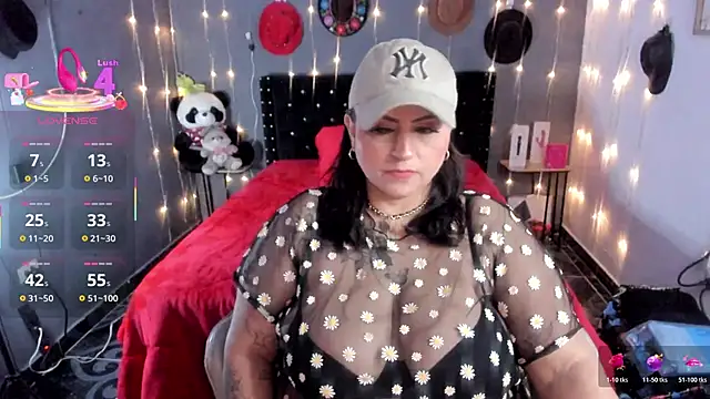 Snapshot of Ivonnee__ chatting on 11-16-25, 01:22 Ivonnee online show from 11-16-25, 01:22