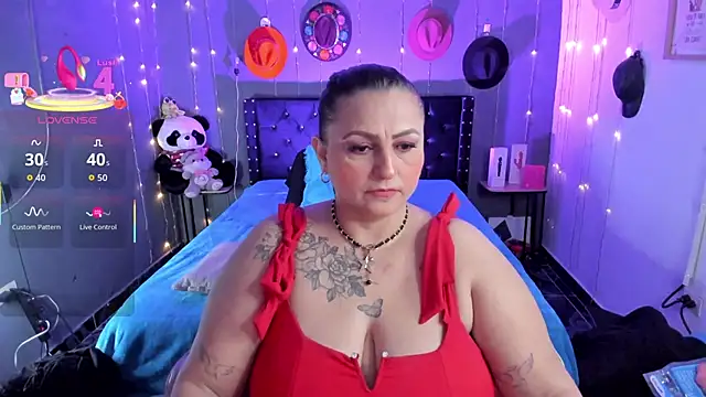 Snapshot of Ivonnee__ chatting on 12-04-25, 04:00 Ivonnee online show from 12-04-25, 04:00