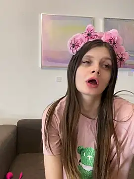 Snapshot of Effi_18 chatting on 01-25-25, 02:04 Effi 18 online show from 01-25-25, 02:04