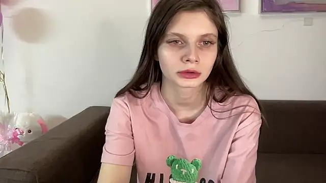Snapshot of Effi_18 chatting on 02-05-25, 07:20 Effi 18 online show from 02-05-25, 07:20