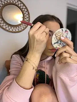 Mia Ethan online show from 10-15-25, 09:31