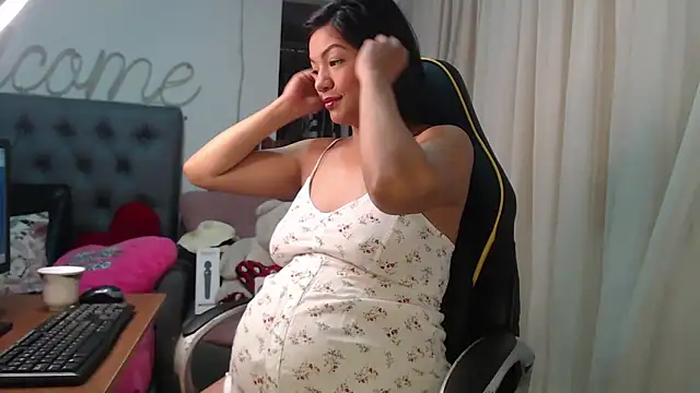 Snapshot of Horny_mami12 chatting on 02-10-25, 01:33 Horny mami12 online show from 02-10-25, 01:33