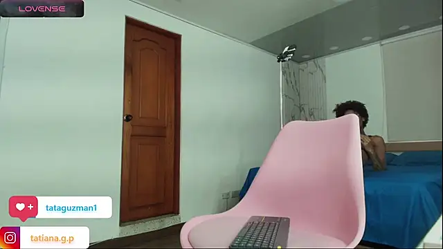 Snapshot of tataguzman1 chatting on 10-23-25, 12:04 tataguzman1 online show from 10-23-25, 12:04