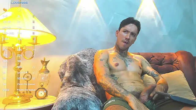 Snapshot of Dylanstonne chatting on 01-17-25, 11:29 Dylanstonne online show from 01-17-25, 11:29