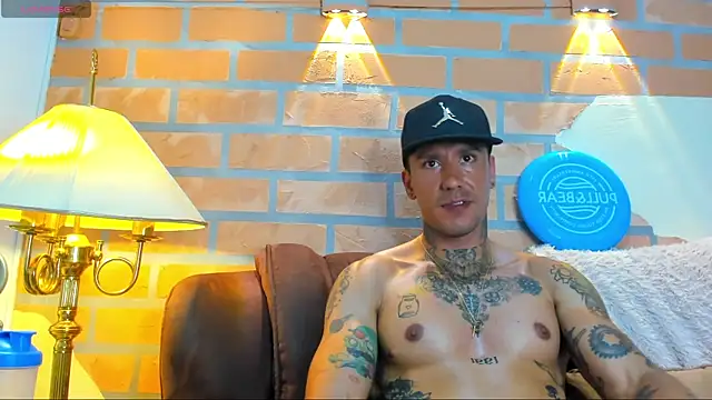 Snapshot of Dylanstonne chatting on 03-03-25, 12:04 Dylanstonne online show from 03-03-25, 12:04