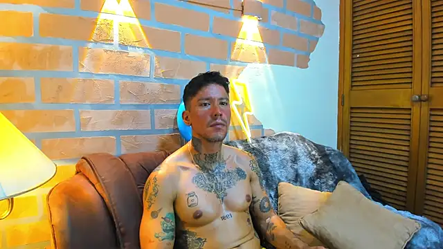 Snapshot of Dylanstonne chatting on 03-11-25, 11:48 Dylanstonne online show from 03-11-25, 11:48