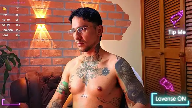 Snapshot of Dylanstonne chatting on 10-28-25, 08:44 Dylanstonne online show from 10-28-25, 08:44