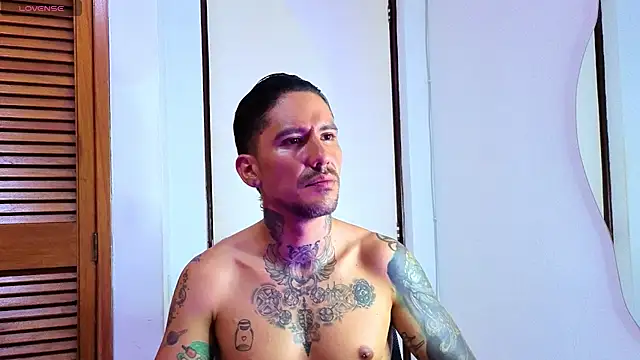 Snapshot of Dylanstonne chatting on 11-20-25, 09:14 Dylanstonne online show from 11-20-25, 09:14