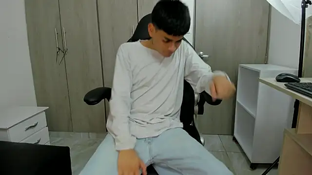 Snapshot of Yef_Thin chatting on 01-05-25, 03:22 Yef Thin online show from 01-05-25, 03:22