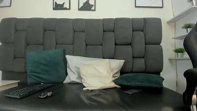 Snapshot of Yef_Thin chatting on 03-11-25, 04:32 Yef Thin online show from 03-11-25, 04:32