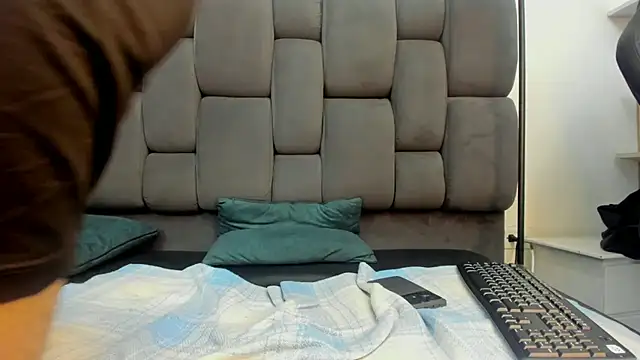 Snapshot of Yef_Thin chatting on 03-21-25, 06:40 Yef Thin online show from 03-21-25, 06:40