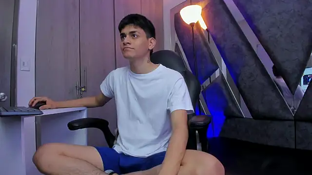 Snapshot of Yef_Thin chatting on 10-31-25, 03:40 Yef Thin online show from 10-31-25, 03:40