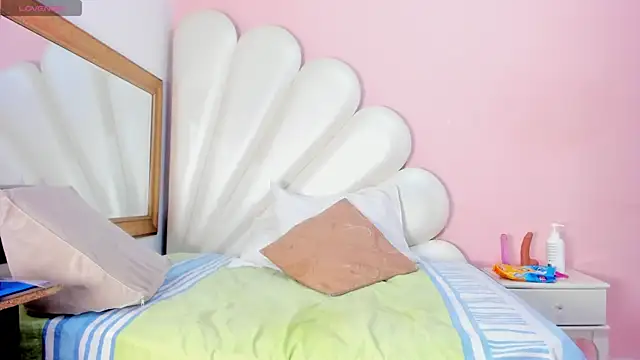 Snapshot of Ally_Parkeer_ chatting on 02-08-25, 01:01 Ally Parkeer online show from 02-08-25, 01:01