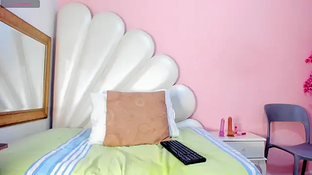 Snapshot of Ally_Parkeer_ chatting on 02-26-25, 04:56 Ally Parkeer online show from 02-26-25, 04:56