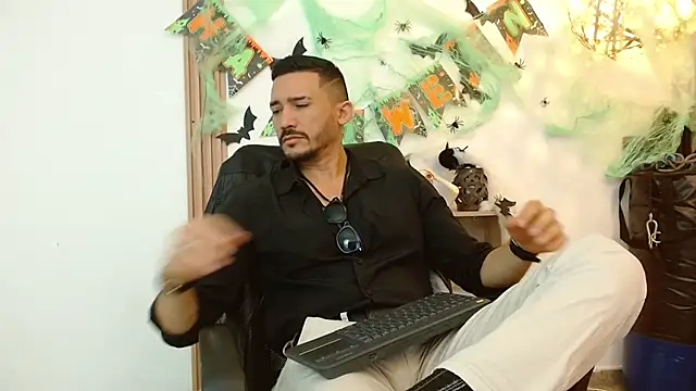 Reiko 85  online show from 10-15-25, 03:01