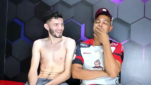 Snapshot of threesome_sexy_hot chatting on 12-24-24, 11:06 threesome sexy hot online show from 12-24-24, 11:06