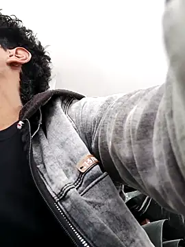 Snapshot of alexander32r chatting on 09-15-25, 06:08 alexander32r online show from 09-15-25, 06:08