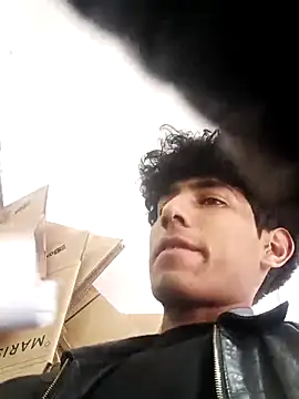 Snapshot of alexander32r chatting on 09-18-25, 04:09 alexander32r online show from 09-18-25, 04:09