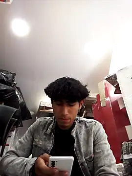 Snapshot of alexander32r chatting on 09-24-25, 04:54 alexander32r online show from 09-24-25, 04:54