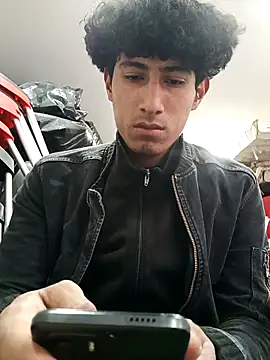 Snapshot of alexander32r chatting on 09-26-25, 03:27 alexander32r online show from 09-26-25, 03:27