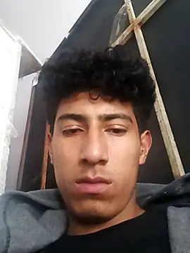 Snapshot of alexander32r chatting on 11-26-25, 09:05 alexander32r online show from 11-26-25, 09:05