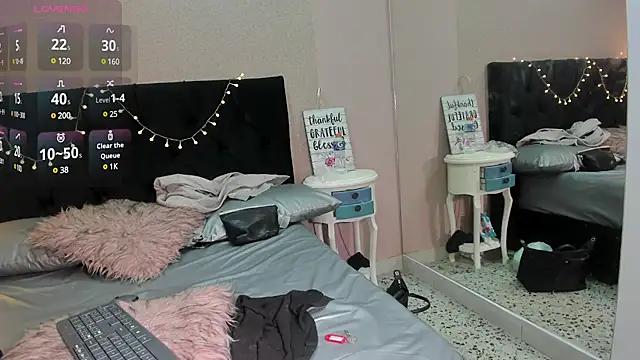 HollyWould   online show from 03-05-25, 03:18