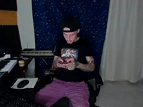 patrik tattoo  online show from 12-30-24, 02:09