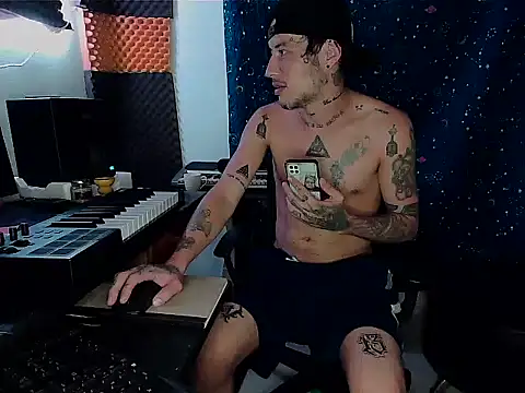 patrik tattoo  online show from 02-25-25, 04:03