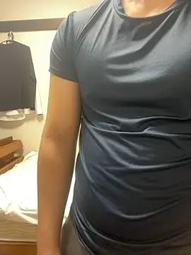 Snapshot of YU-KI00 chatting on 10-28-25, 12:19 YU-KI00 online show from 10-28-25, 12:19