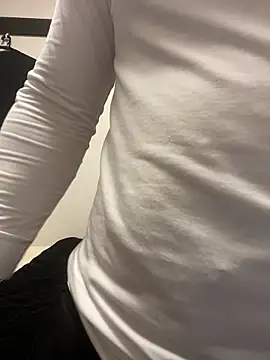 Snapshot of YU-KI00 chatting on 11-13-25, 09:30 YU-KI00 online show from 11-13-25, 09:30