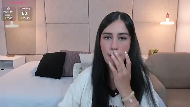 Snapshot of Amiirra_ chatting on 01-02-25, 08:24 Amiirra online show from 01-02-25, 08:24