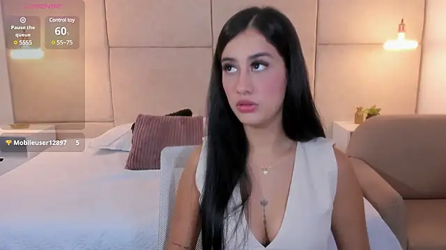 Snapshot of Amiirra_ chatting on 01-14-25, 08:26 Amiirra online show from 01-14-25, 08:26