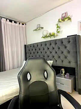 Snapshot of Amiirra_ chatting on 09-10-25, 06:24 Amiirra online show from 09-10-25, 06:24