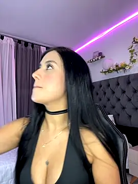 Snapshot of Amiirra_ chatting on 10-29-25, 10:55 Amiirra online show from 10-29-25, 10:55